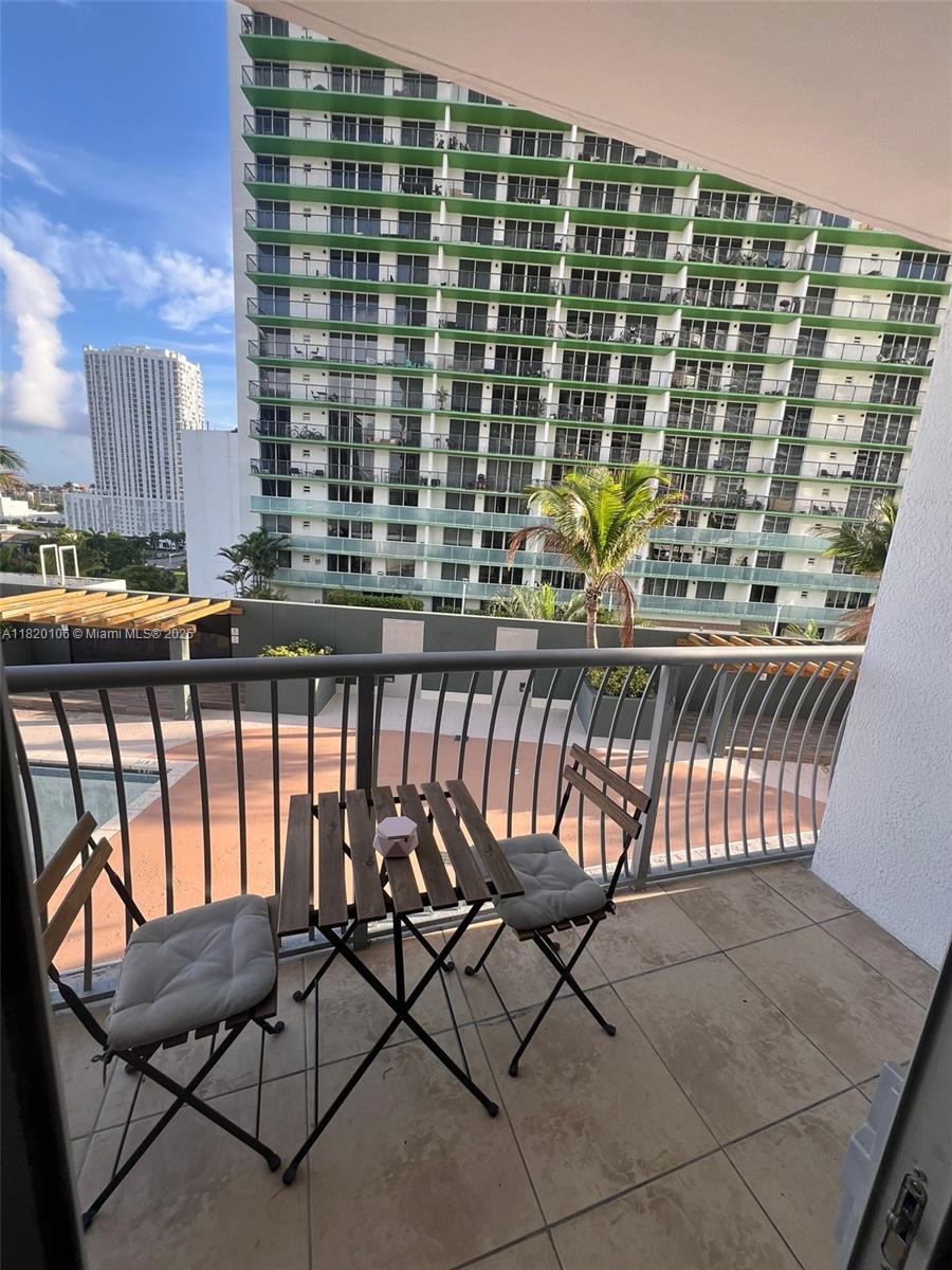 1750 N Bayshore Dr #1217