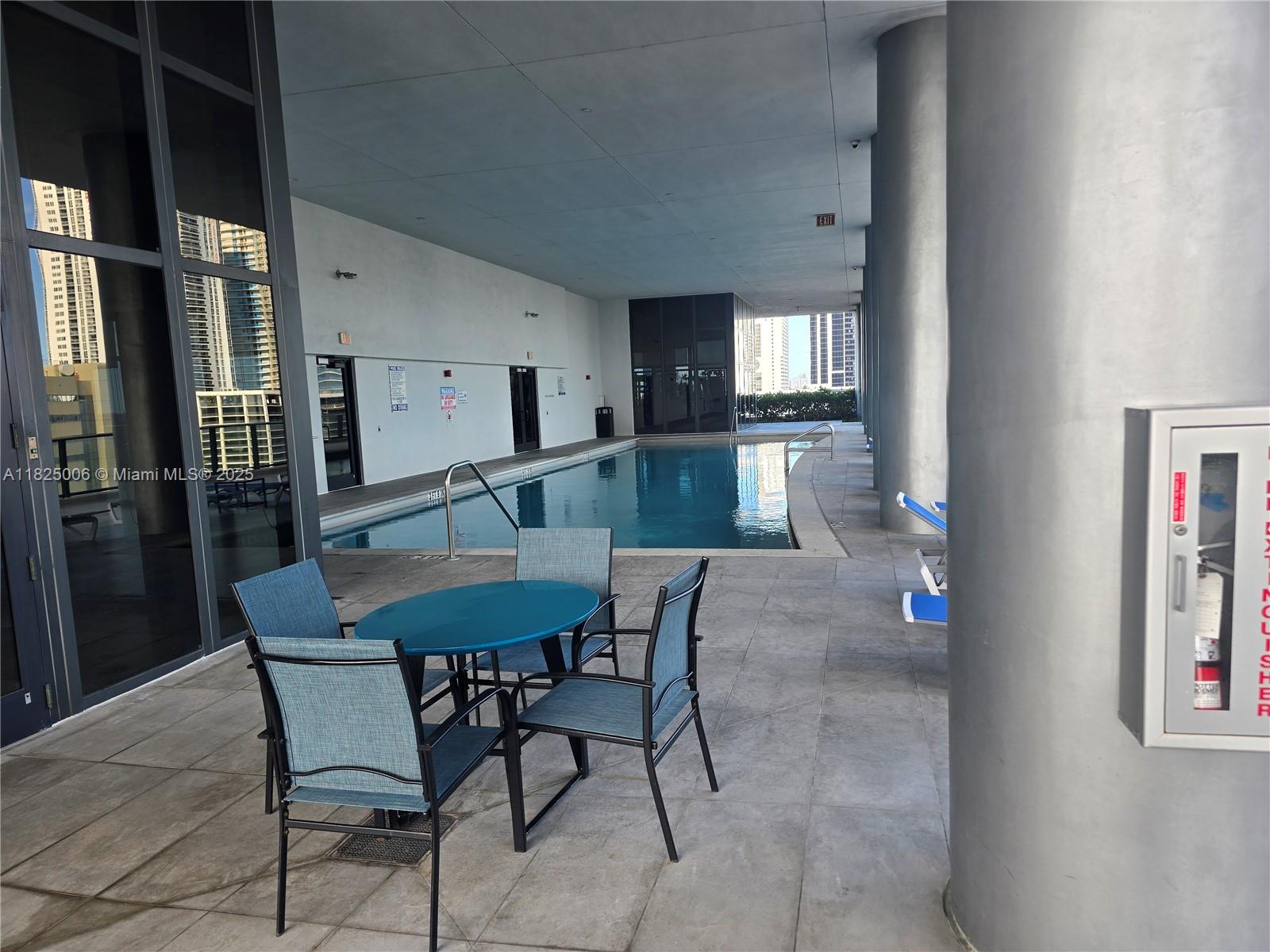 image Canvas Condo3