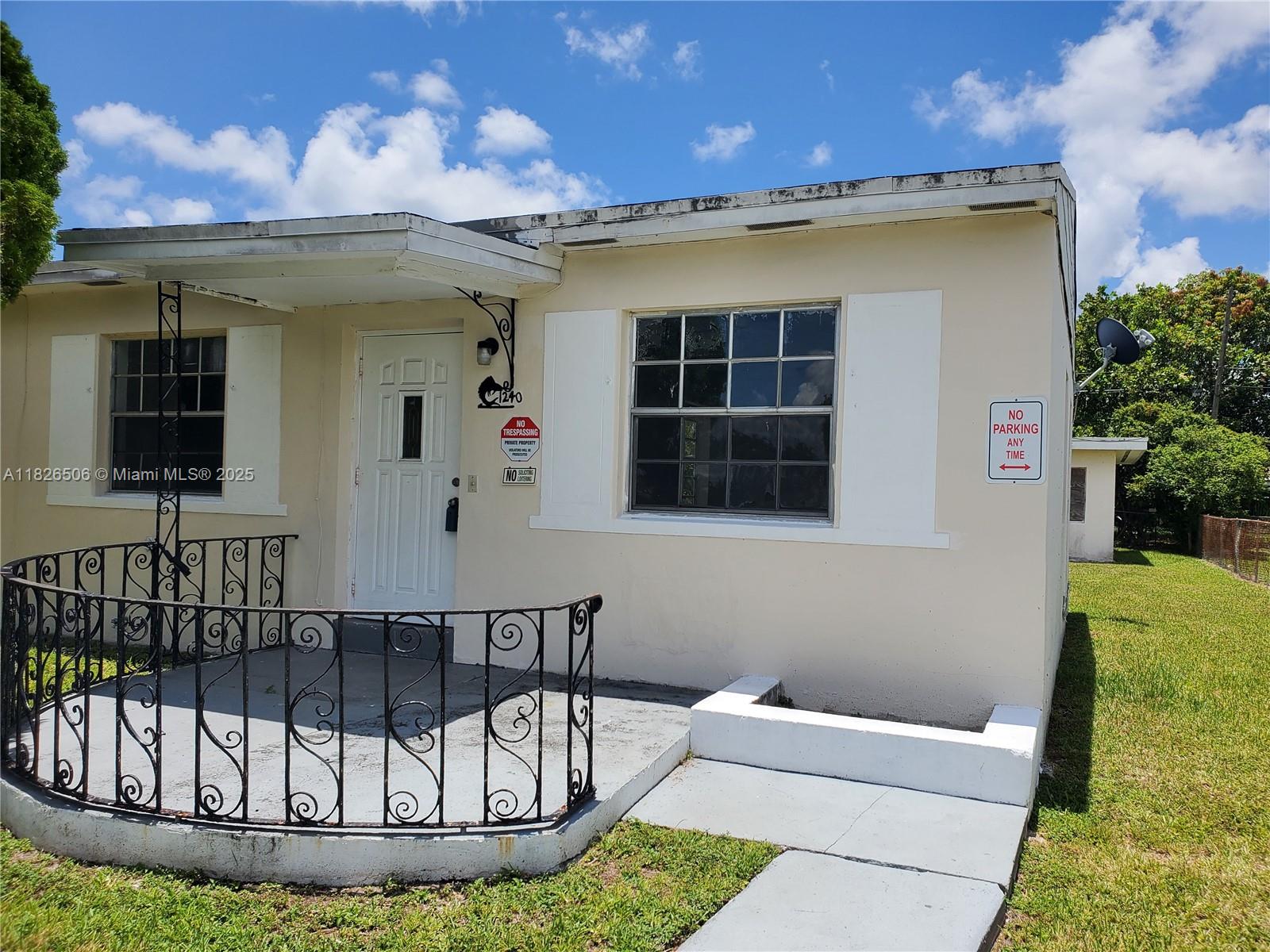 1240 NE 143rd St,North Miami, FL 33161