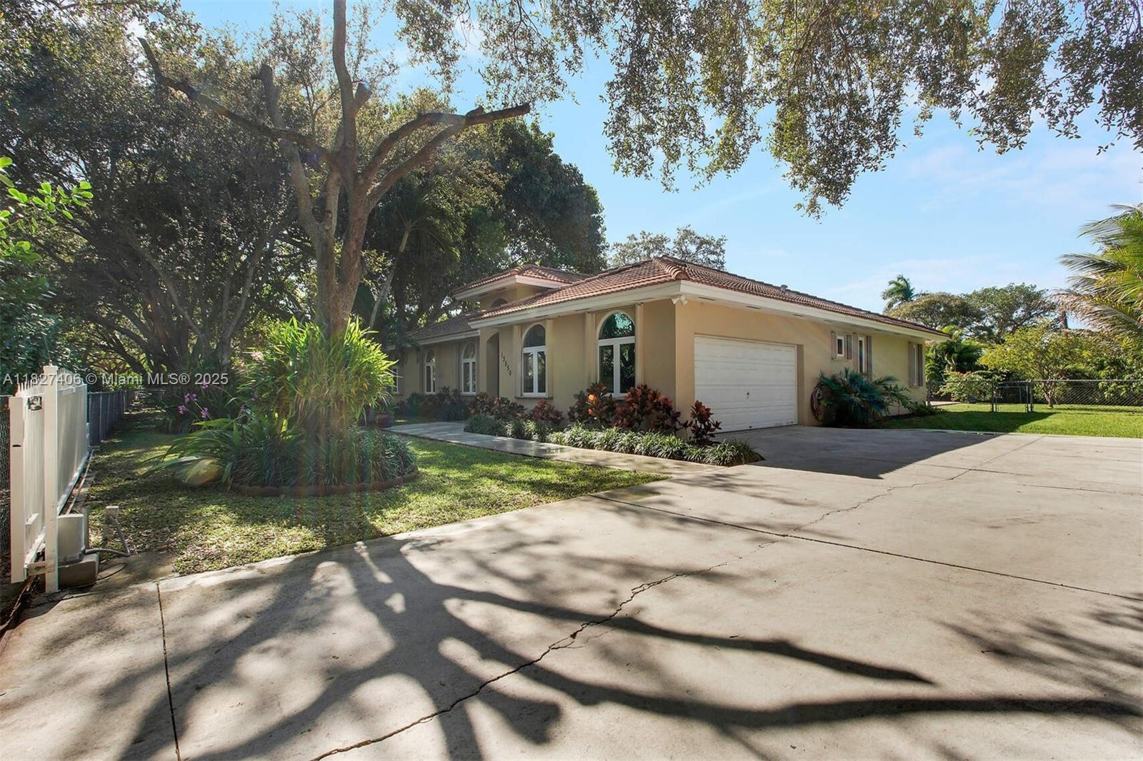 13550 SW 82nd Ave Pinecrest, FL 33156