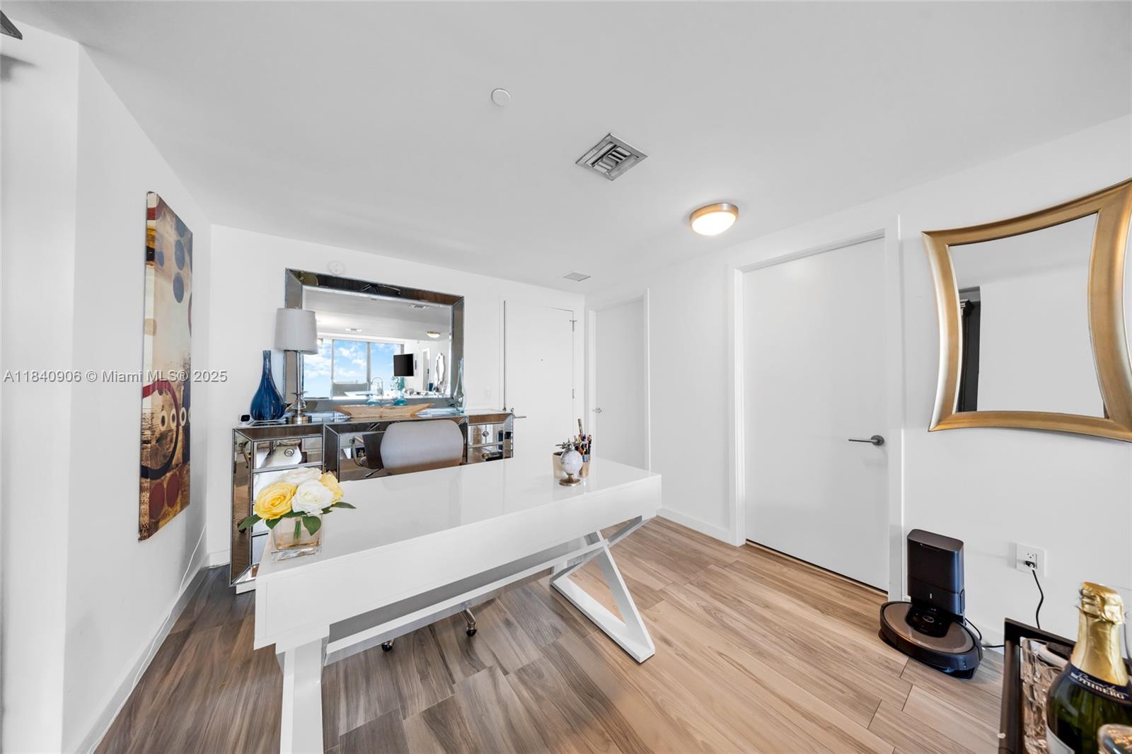 image Icon Bay Condo13