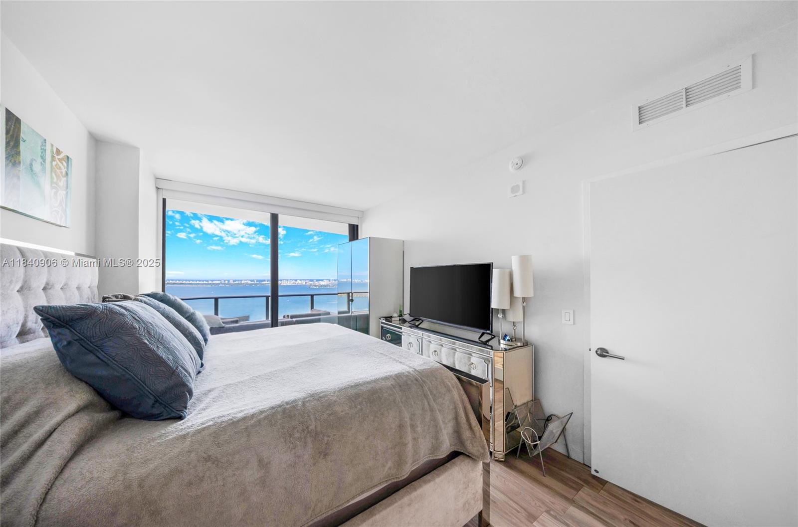 image Icon Bay Condo17