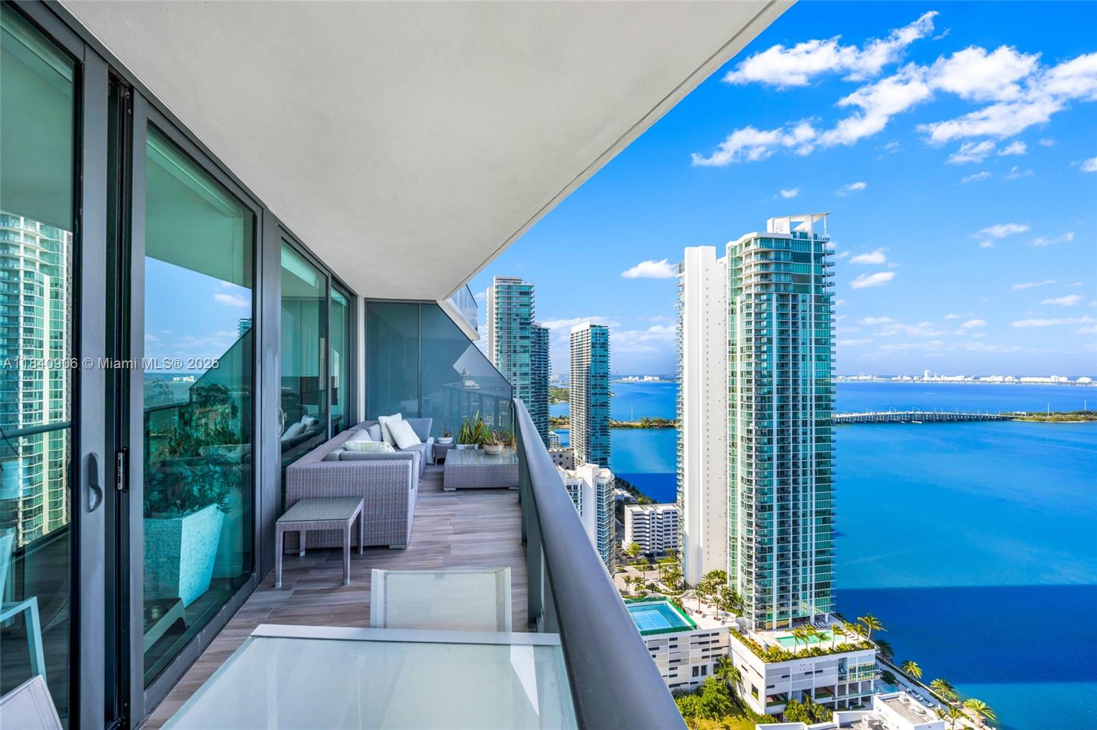image Icon Bay Condo1