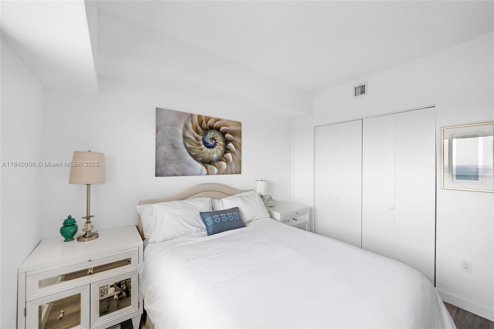 image Icon Bay Condo23