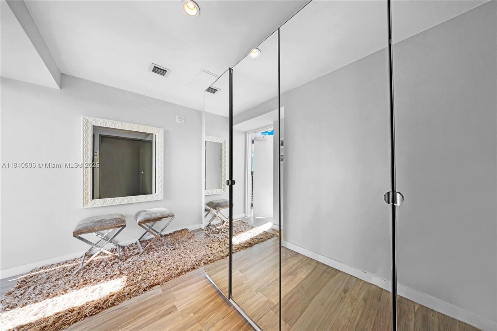 image Icon Bay Condo25