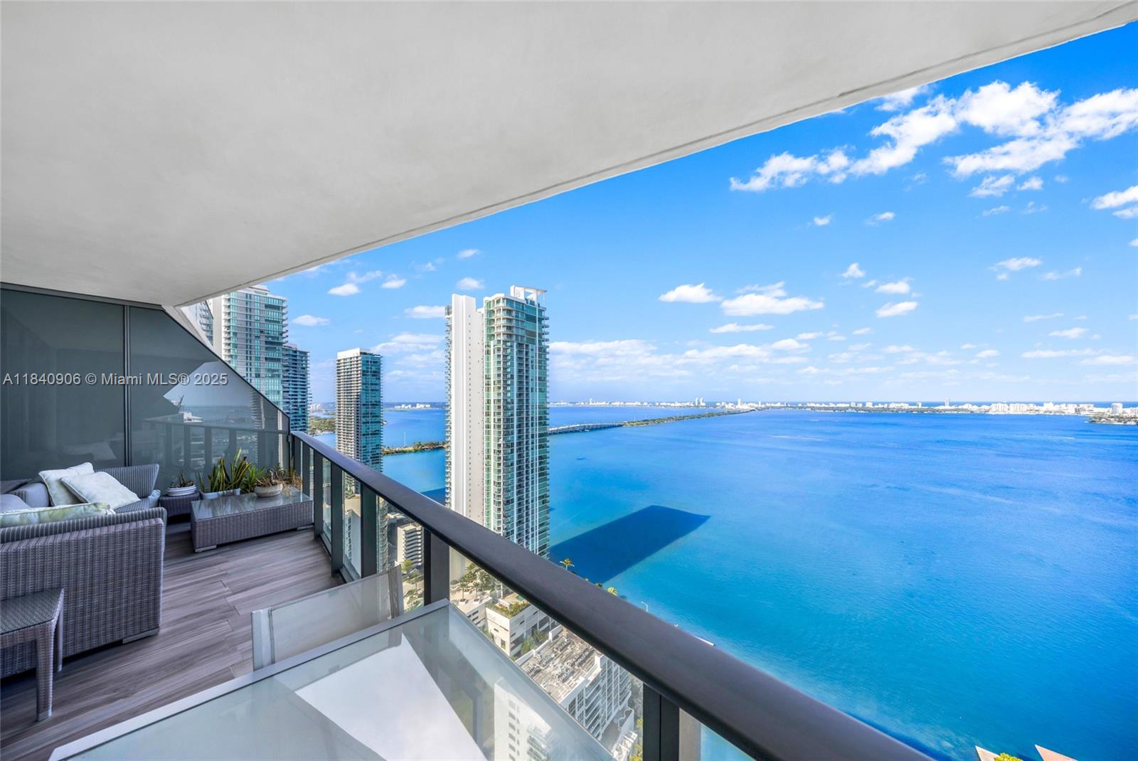 image Icon Bay Condo2