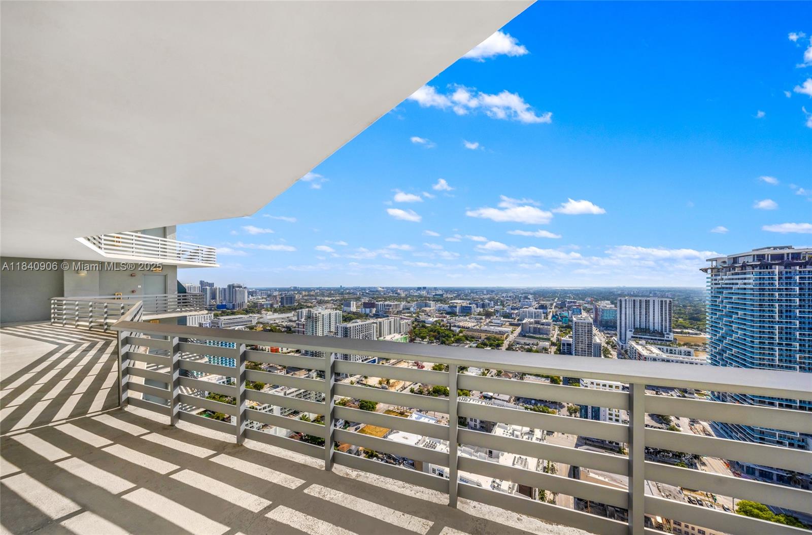 image Icon Bay Condo32
