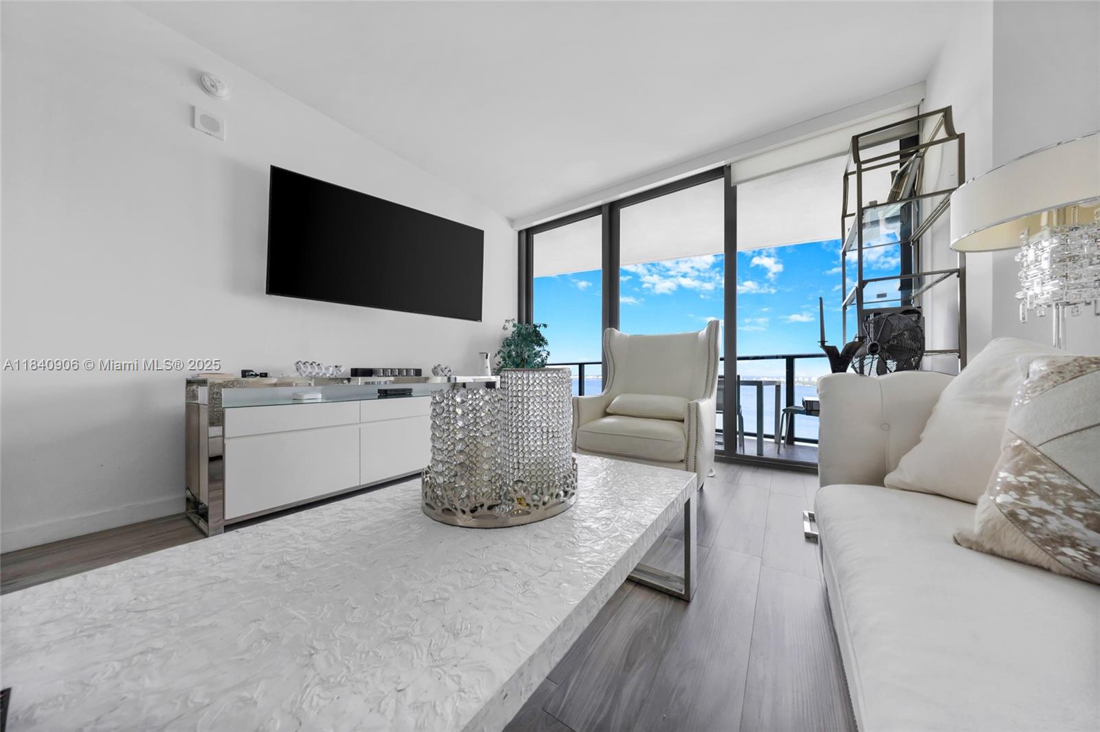 image Icon Bay Condo5