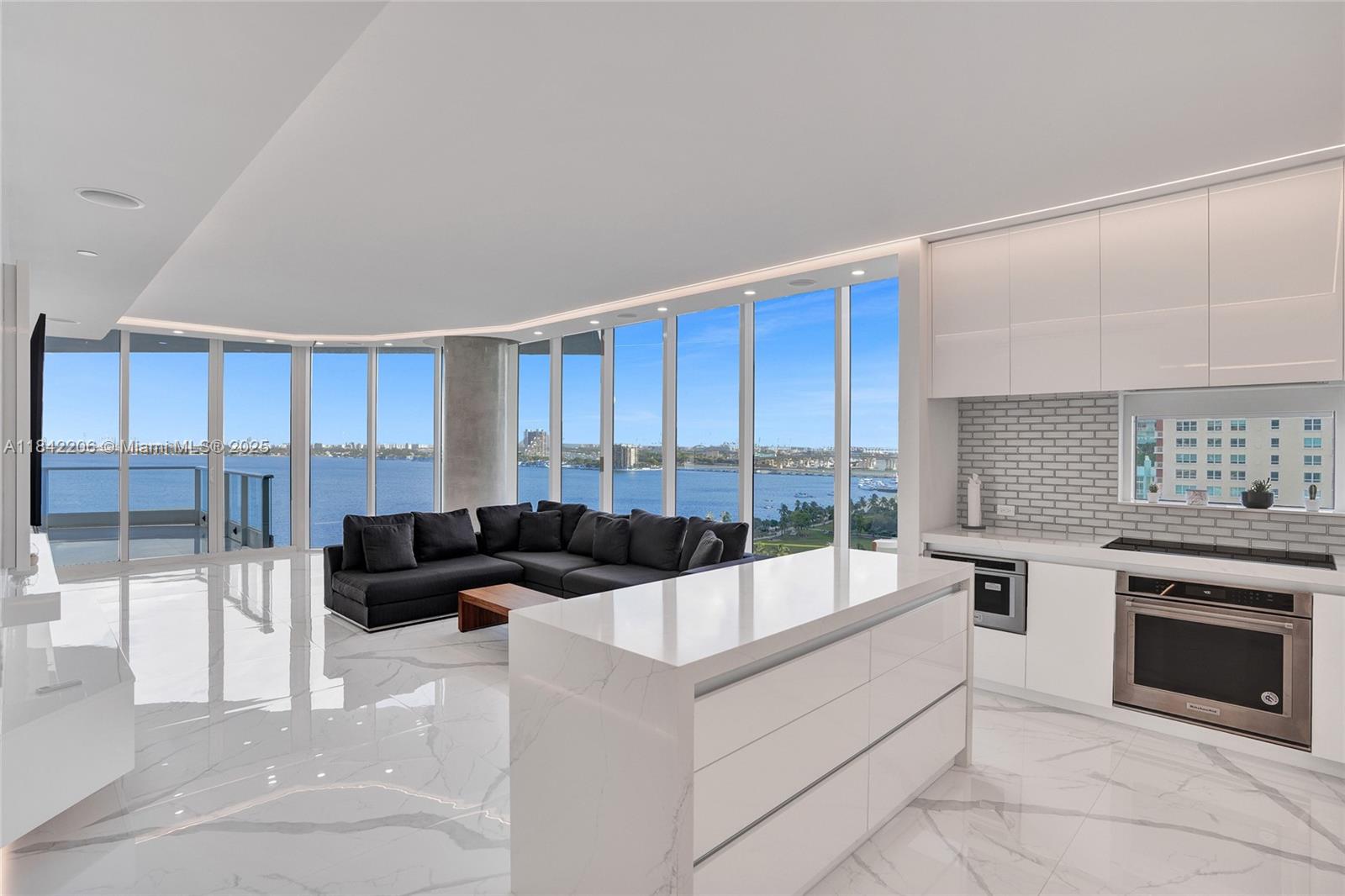 2020 N Bayshore Dr #1402