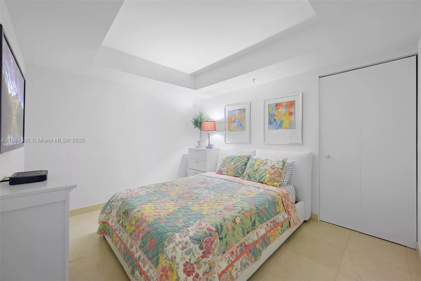 image St Tropez Condominium11