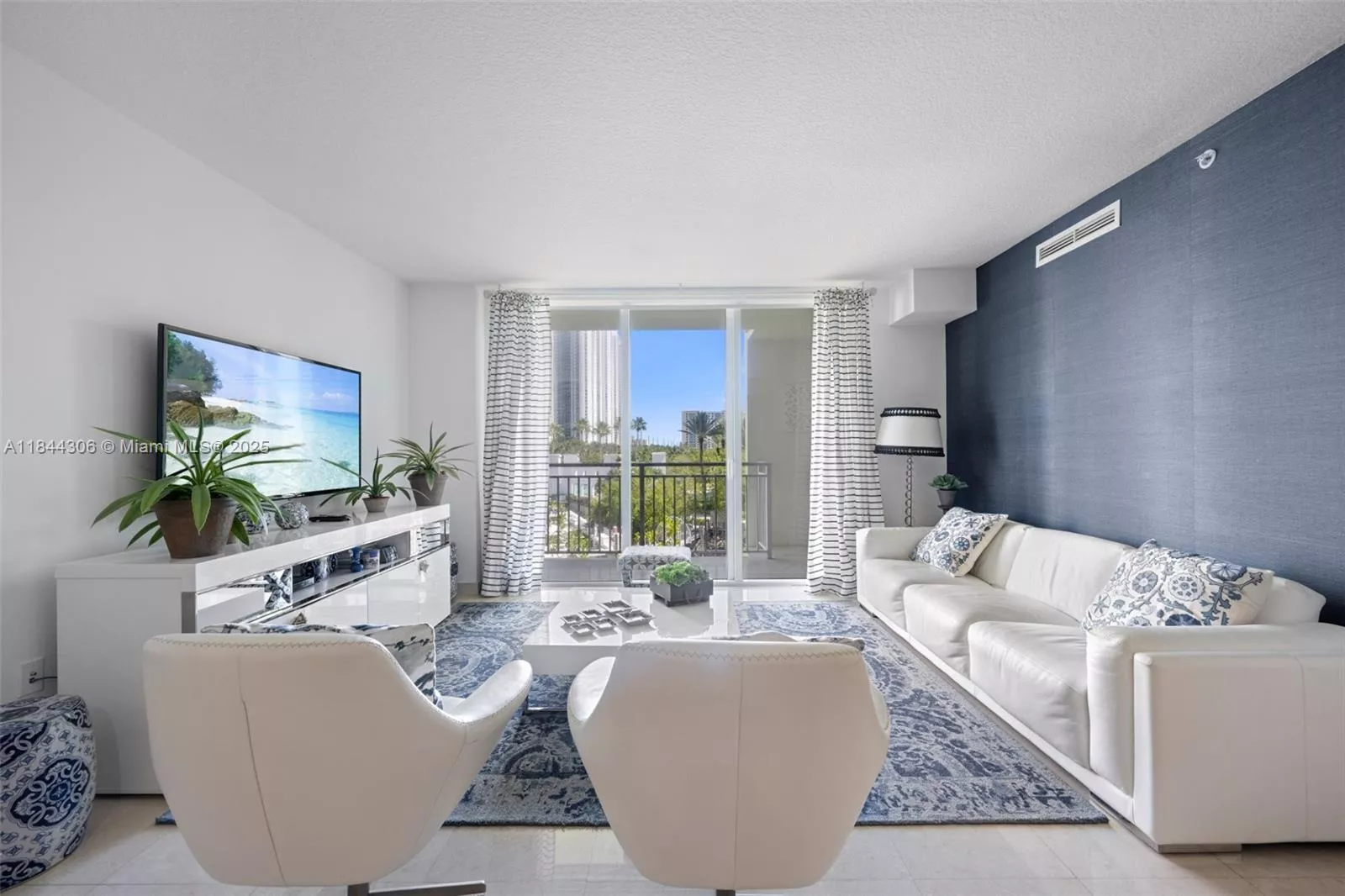 image St Tropez Condominium1