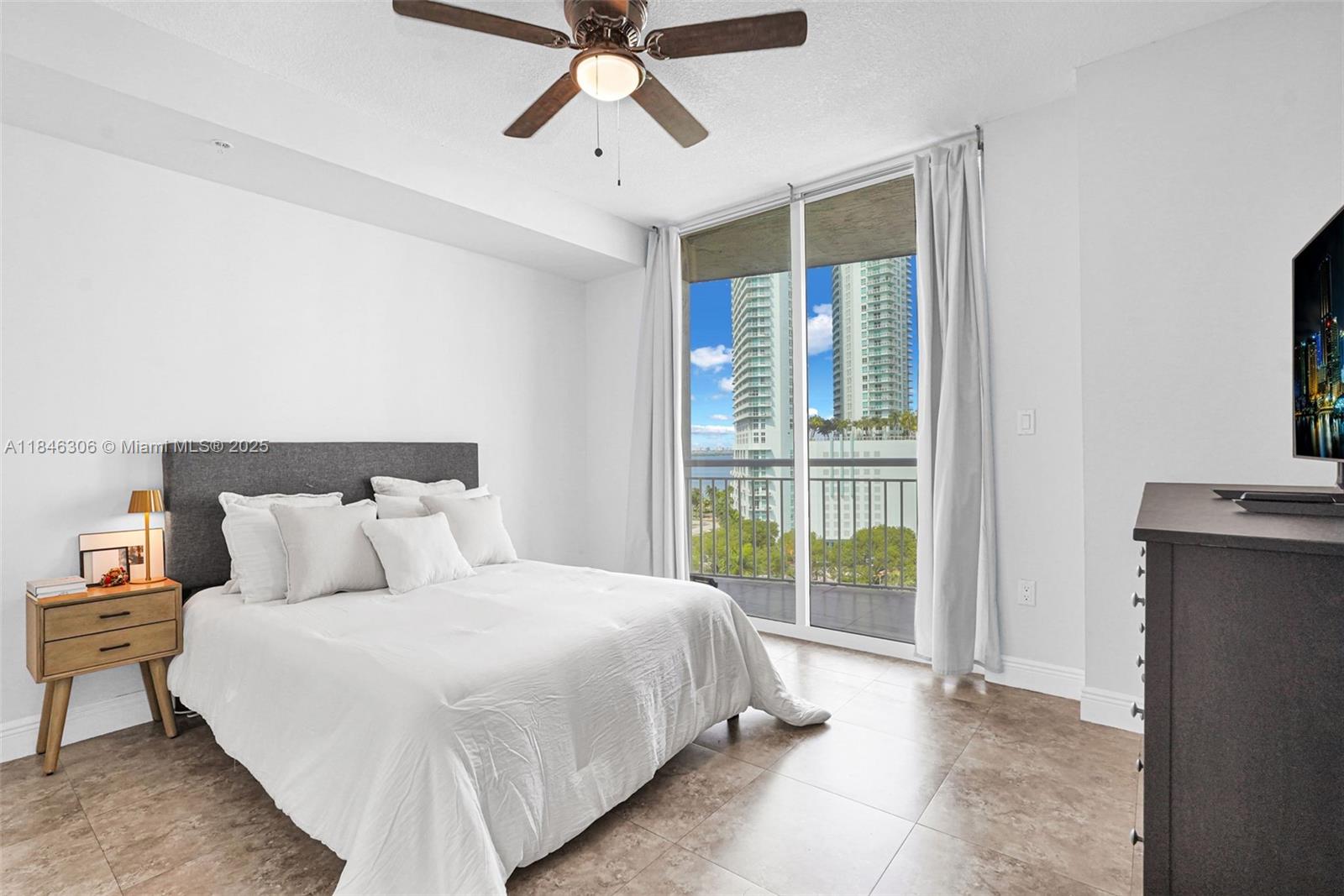 image 1800 Biscayne Plaza9