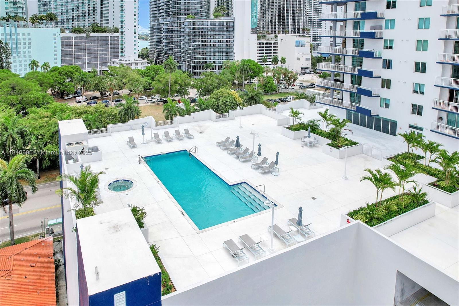 image 1800 Biscayne Plaza14
