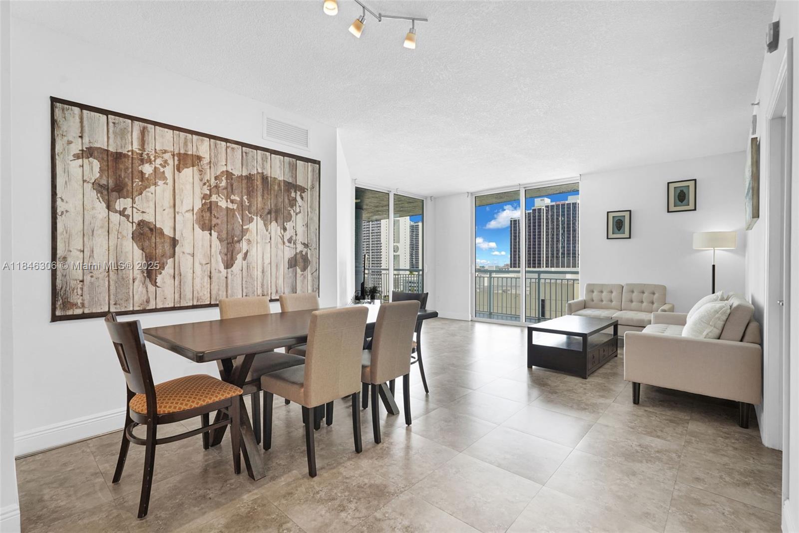 image 1800 Biscayne Plaza3