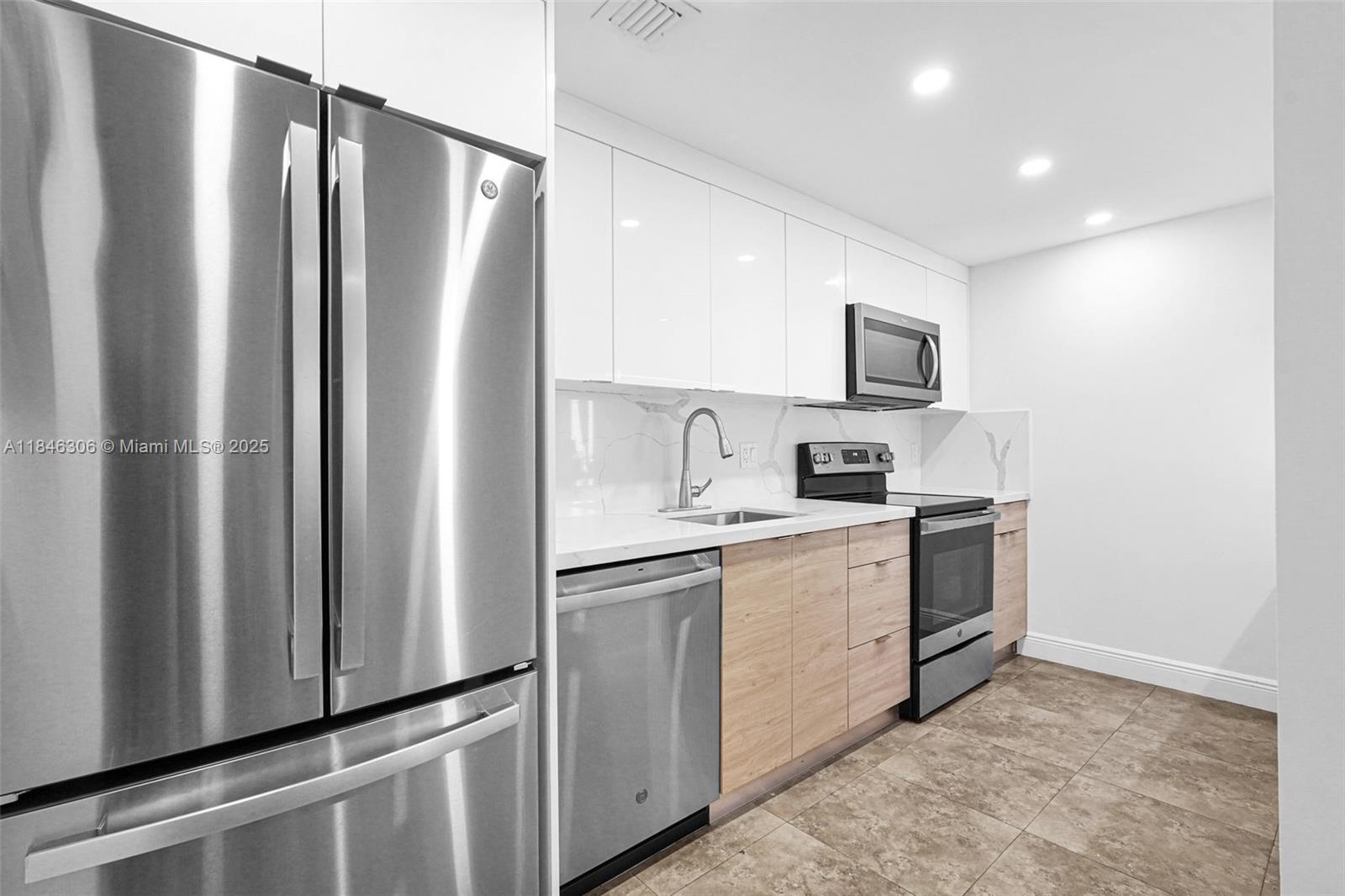 image 1800 Biscayne Plaza5