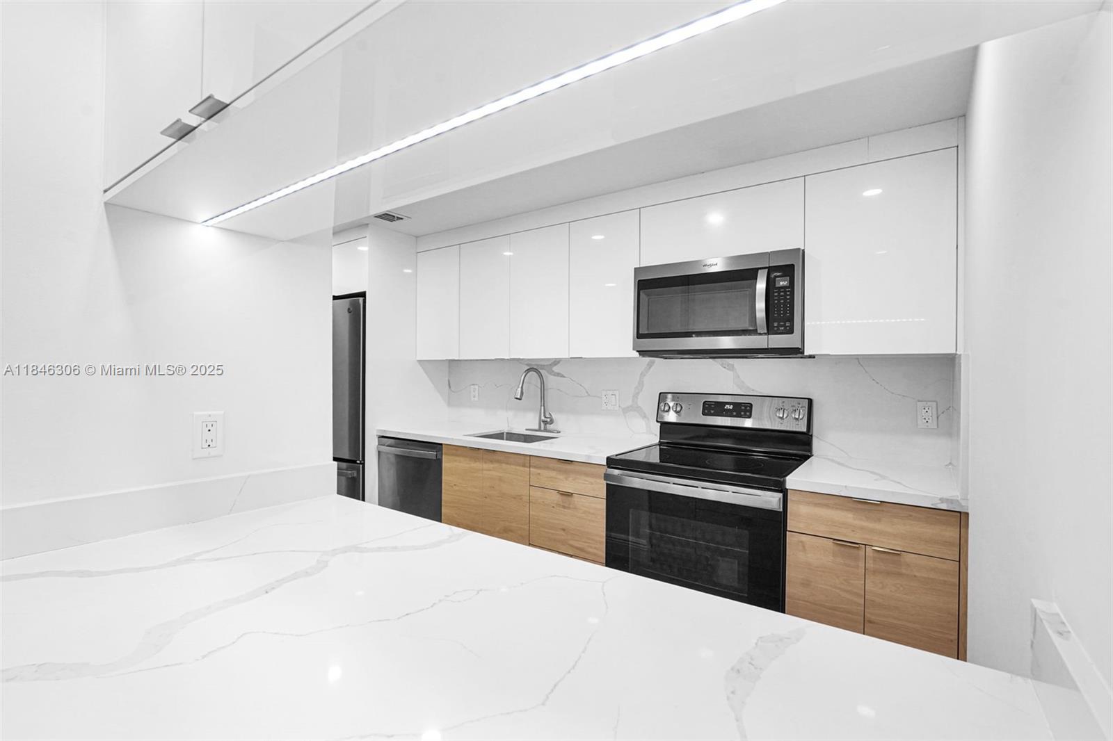 image 1800 Biscayne Plaza7