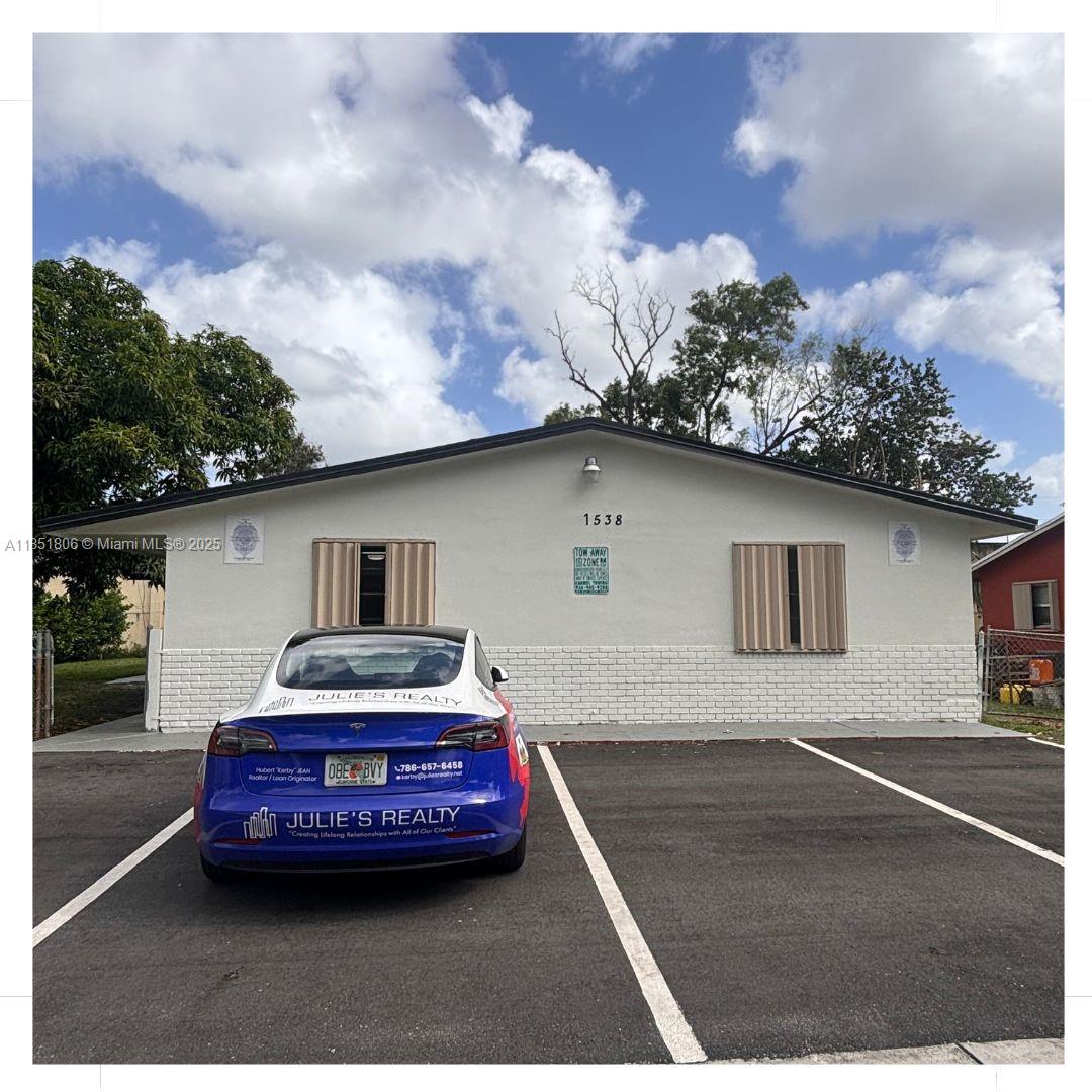1538 NW 52nd Ave #2