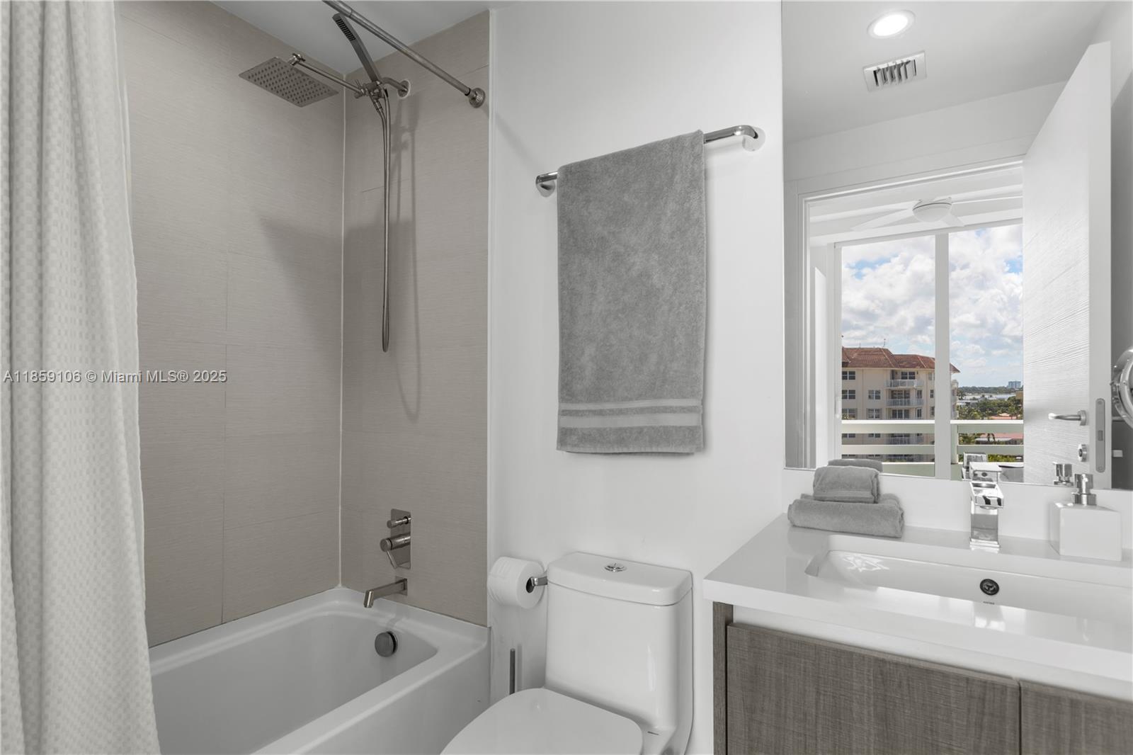 1150 102nd St #706 Bay Harbor Islands, FL 33154