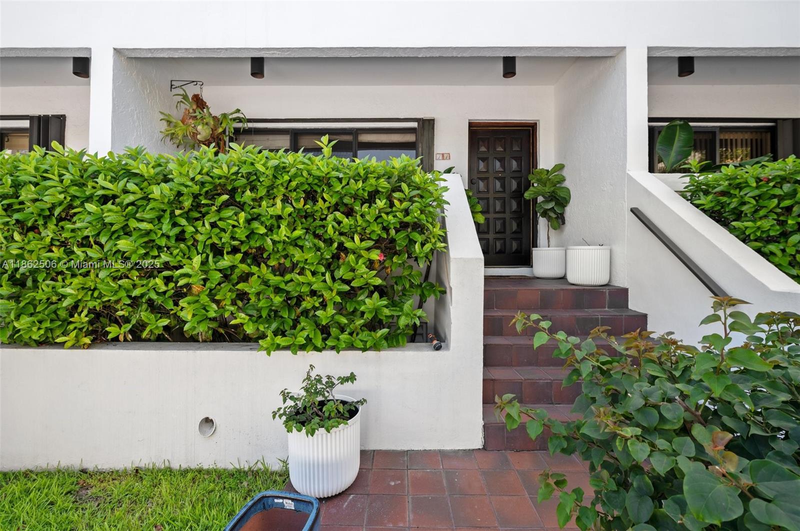 2600 Cardena St #11 Coral Gables, FL 33134