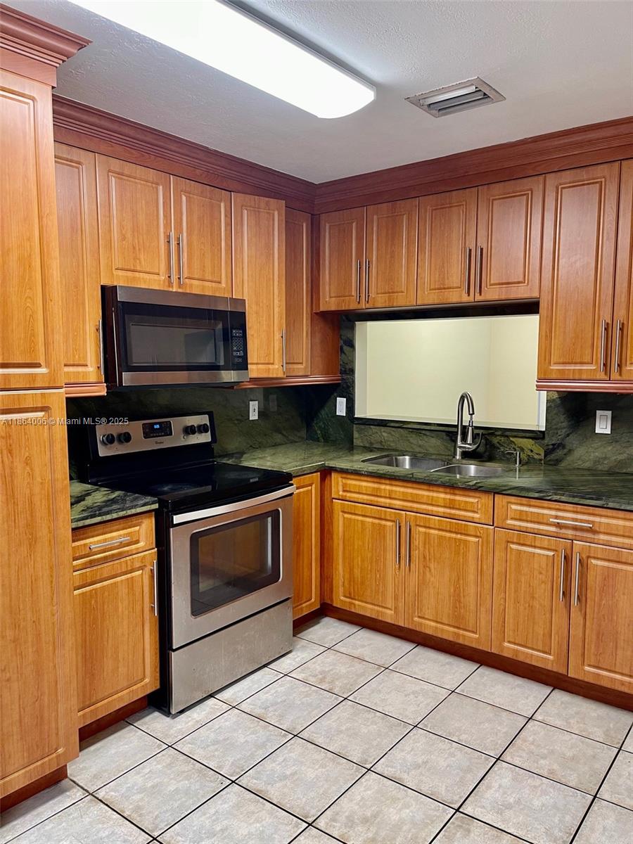 7362 SW 162nd Pl Miami, FL 33193