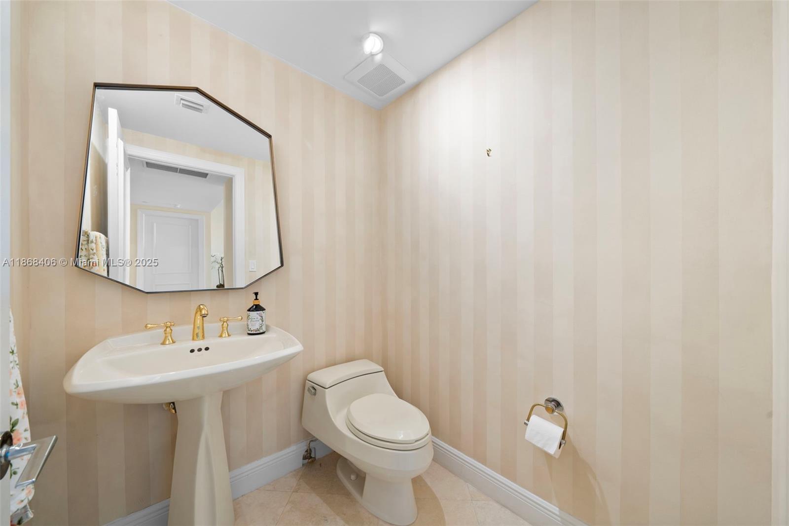 781 Crandon Blvd #1802 Key Biscayne, FL 33149