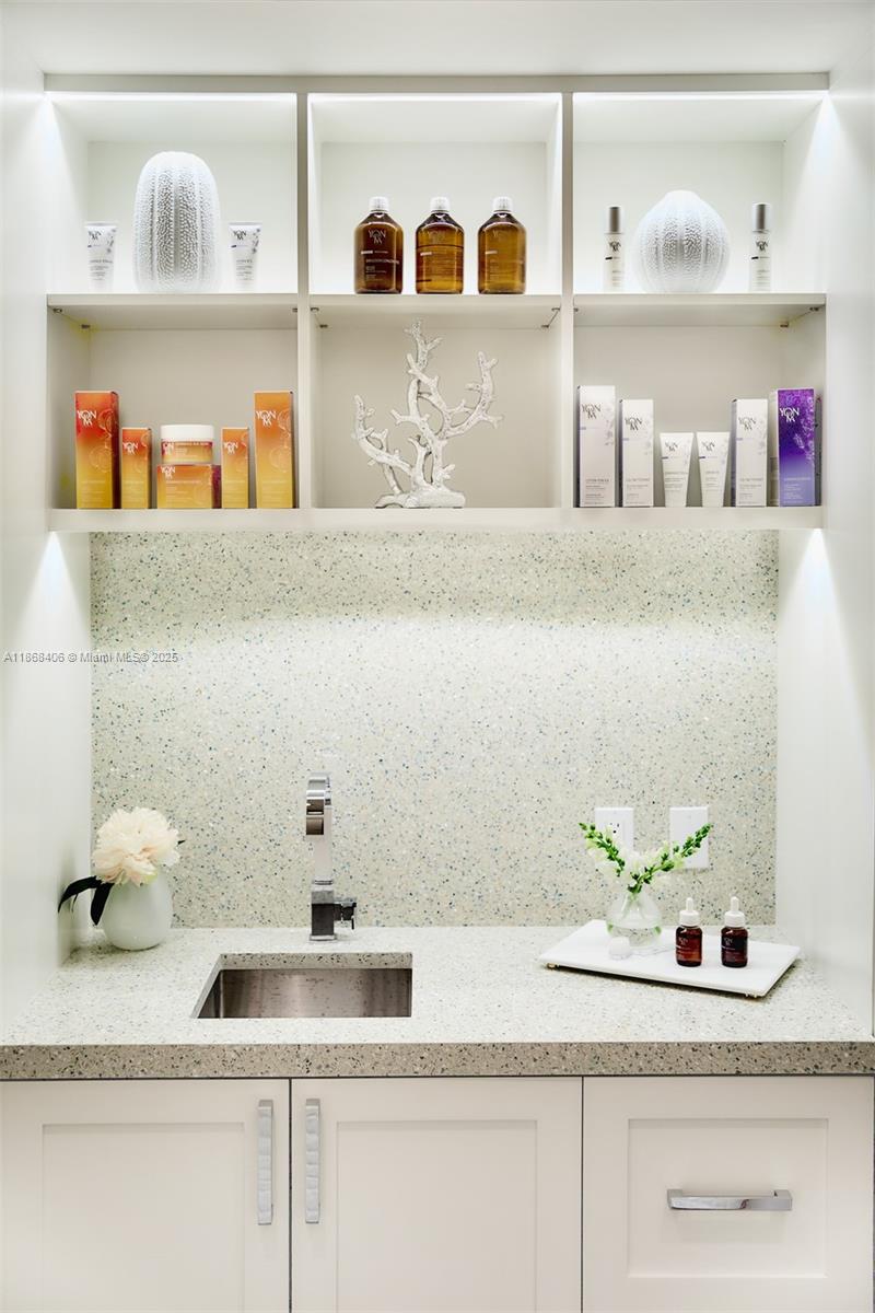 781 Crandon Blvd #1802 Key Biscayne, FL 33149