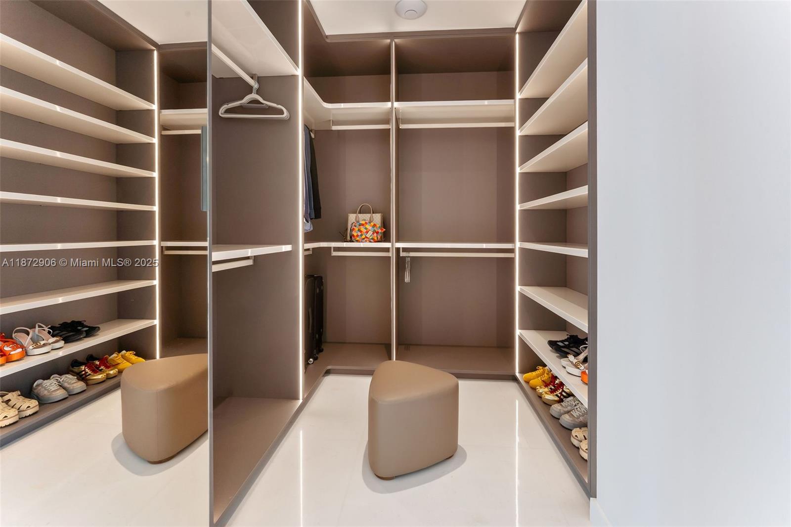 image Aston Martin Residences32