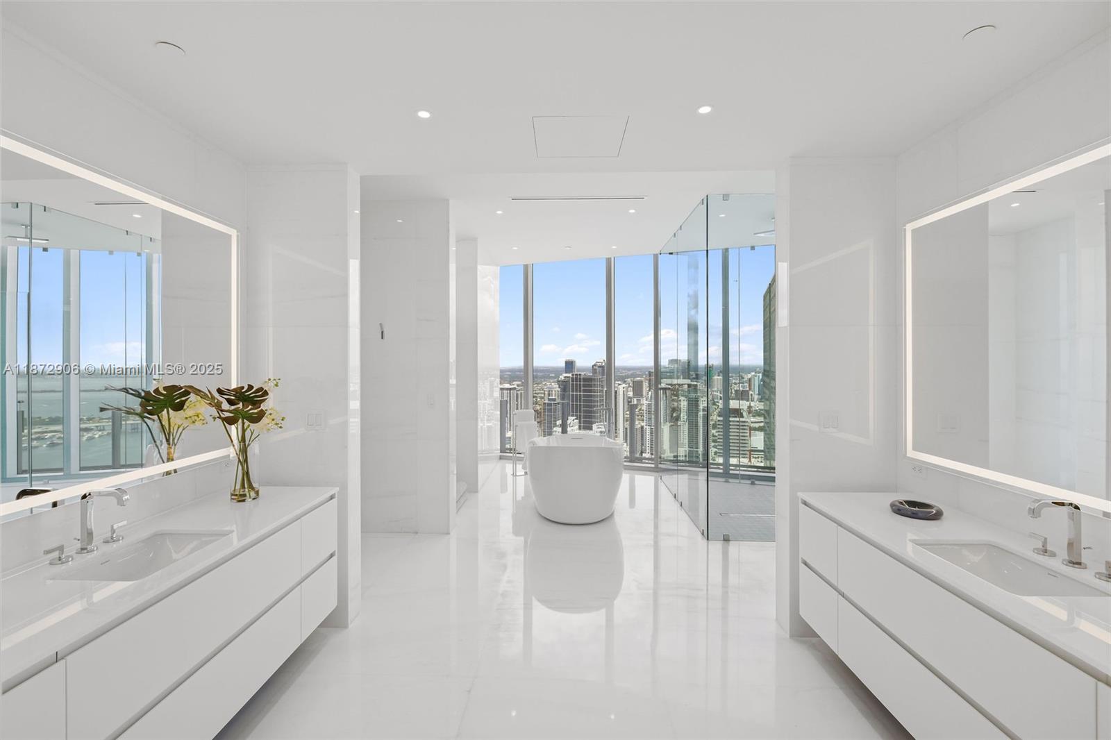 image Aston Martin Residences33