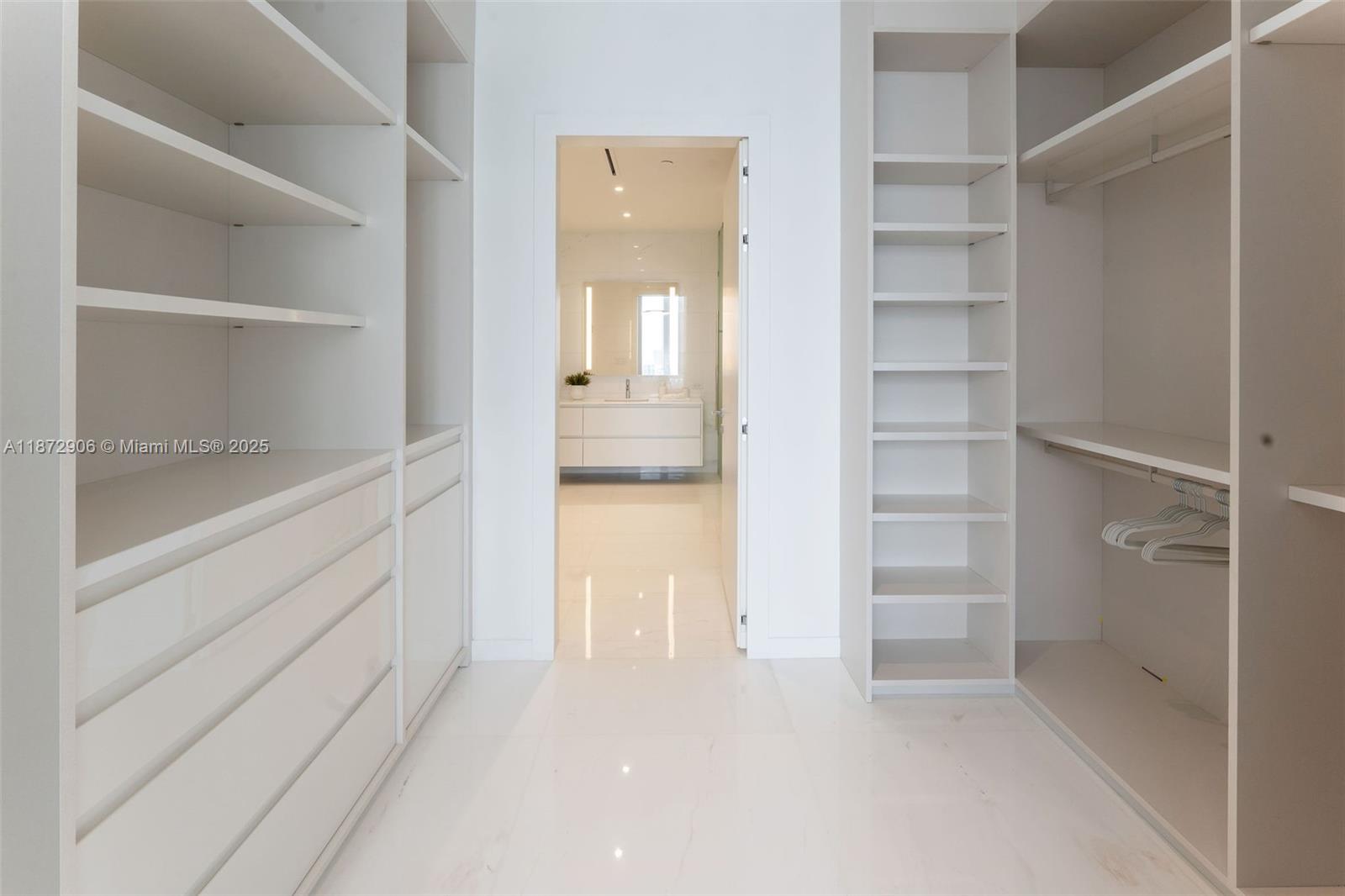 image Aston Martin Residences44