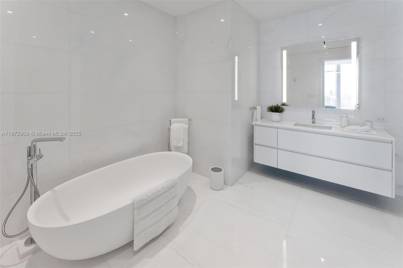 image Aston Martin Residences45