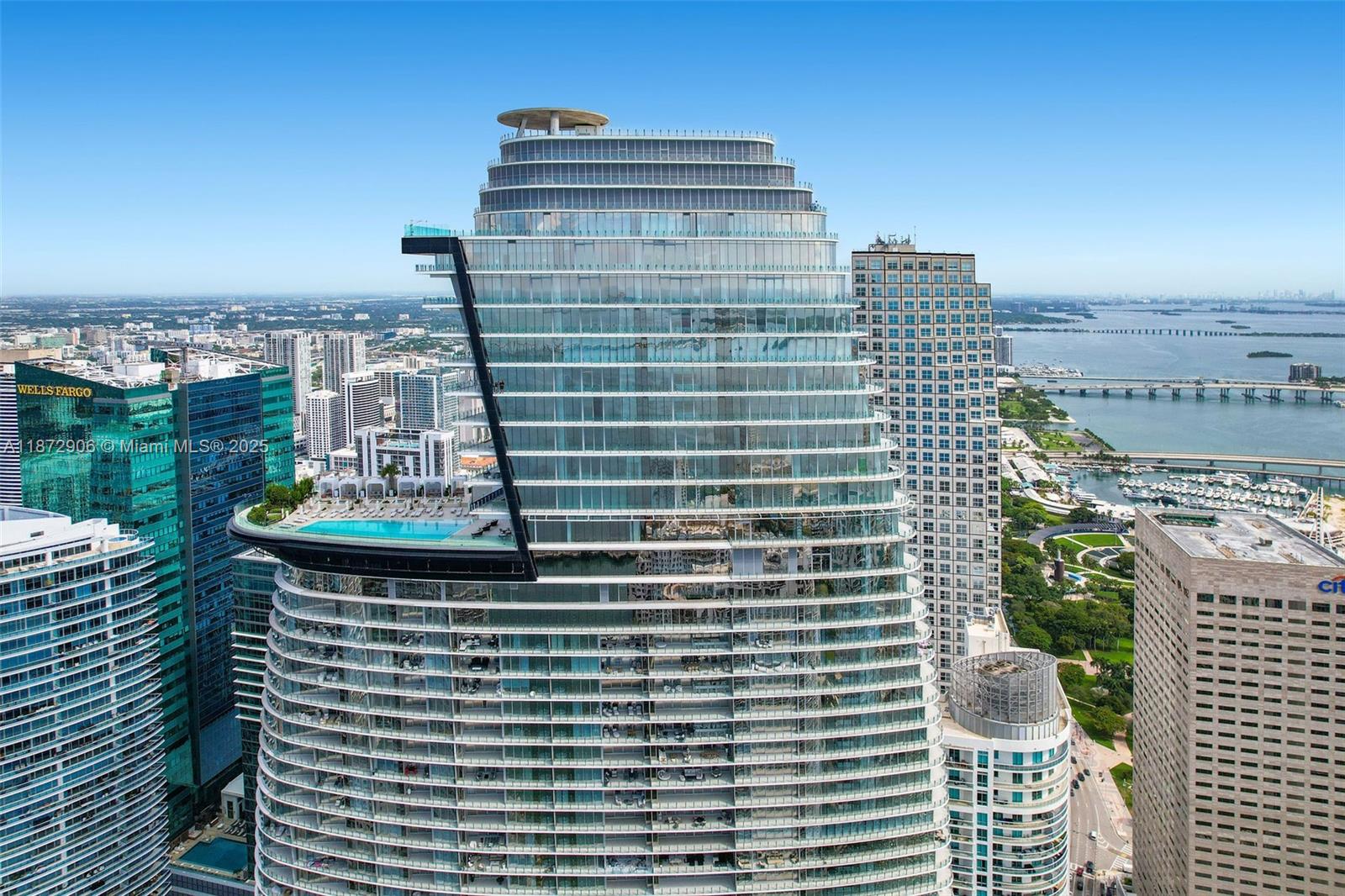 image Aston Martin Residences4