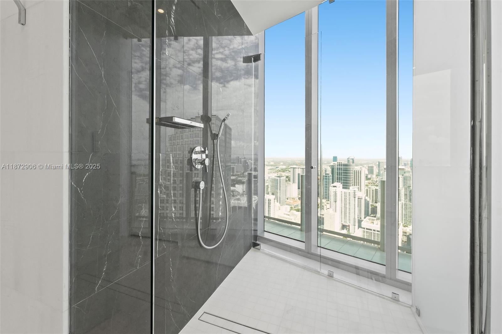 image Aston Martin Residences50