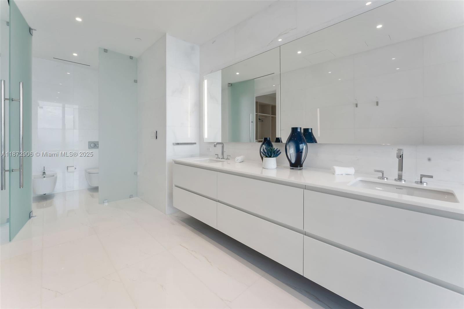 image Aston Martin Residences55