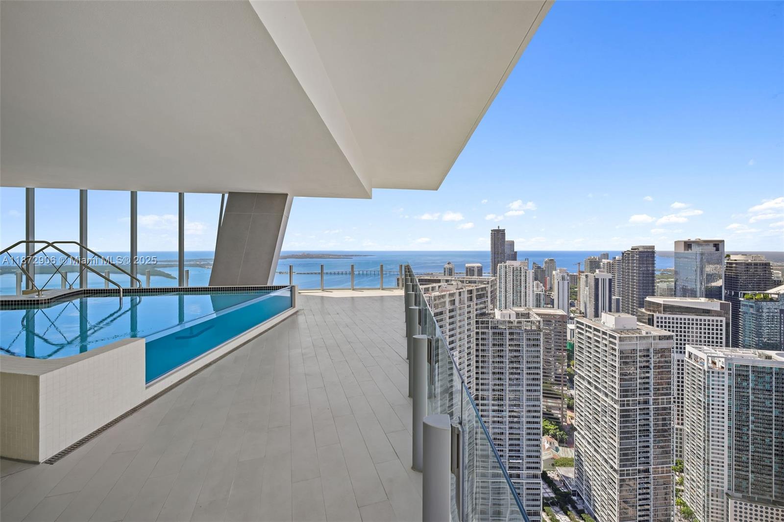 image Aston Martin Residences60