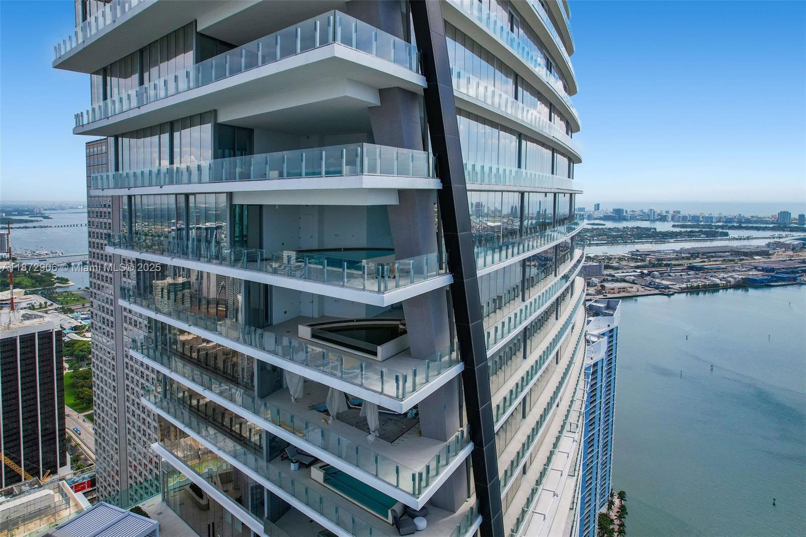 image Aston Martin Residences67