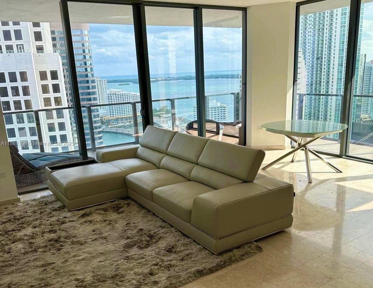 68 SE 6th St #2801