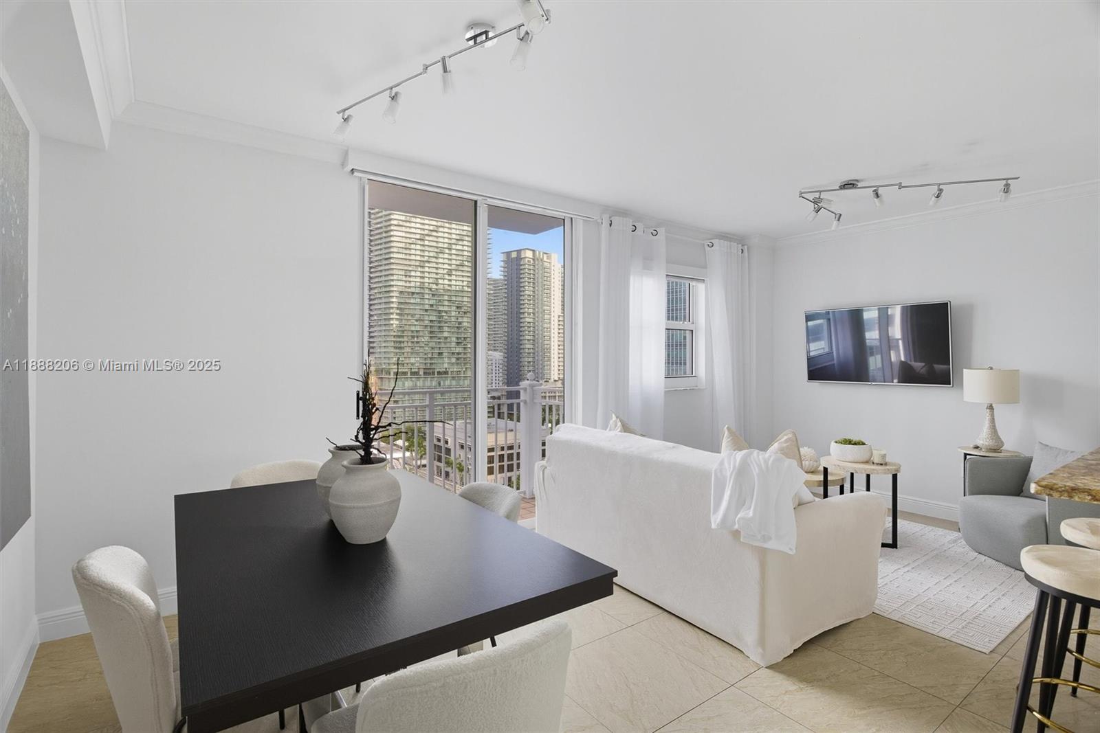 image Fortune House Condo2