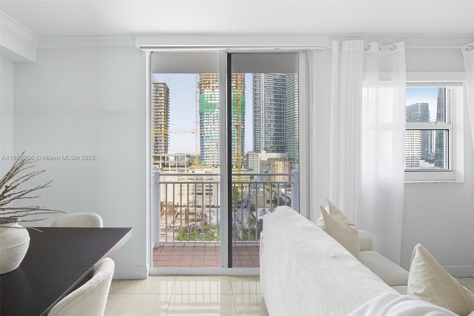 image Fortune House Condo3