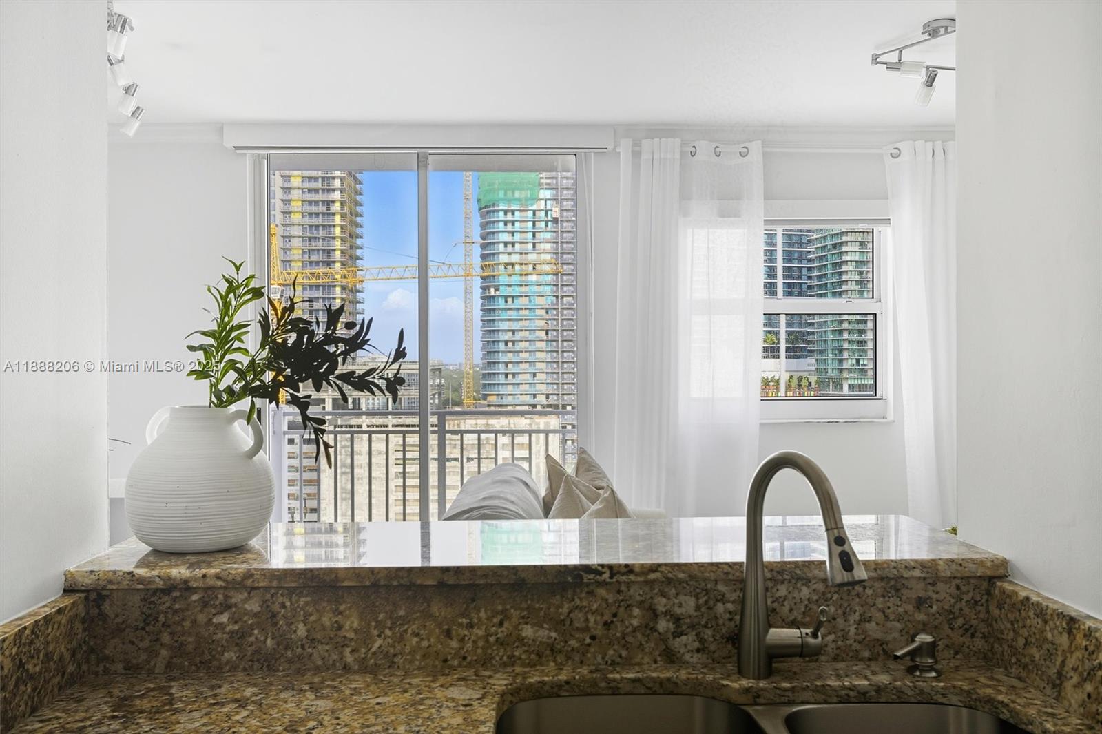 image Fortune House Condo8