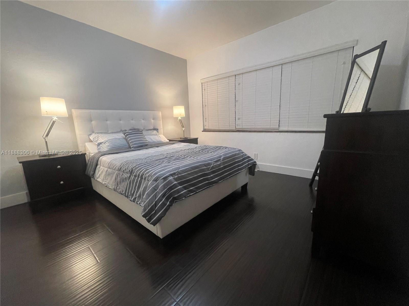 990 Meridian Ave #-