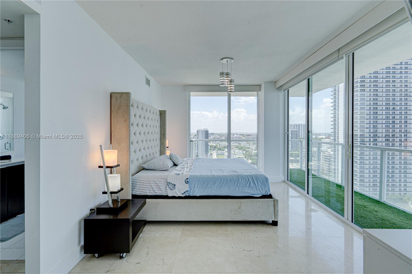 image Onyx On The Bay23