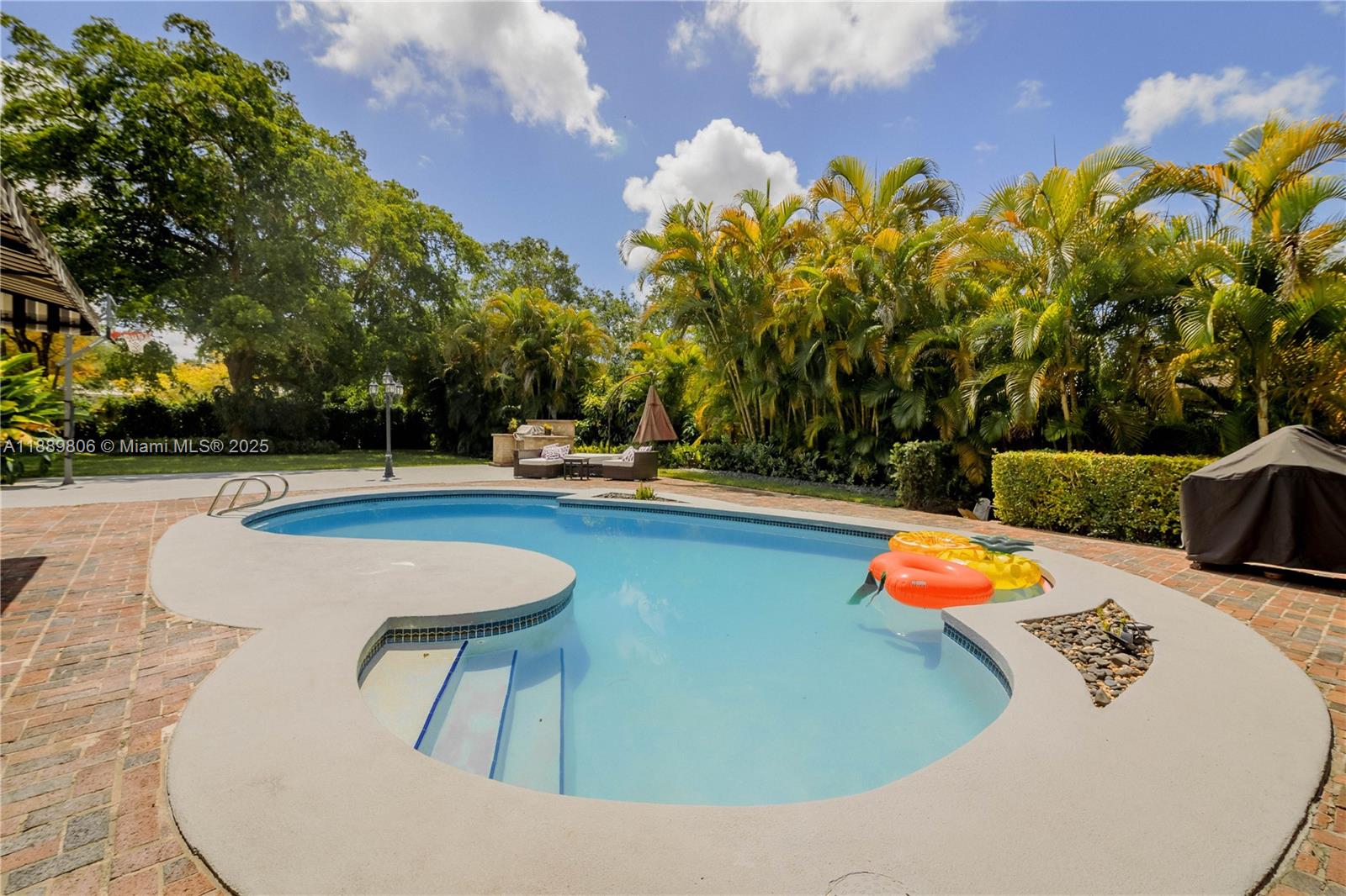 8500 SW 70th St Miami, FL 33143