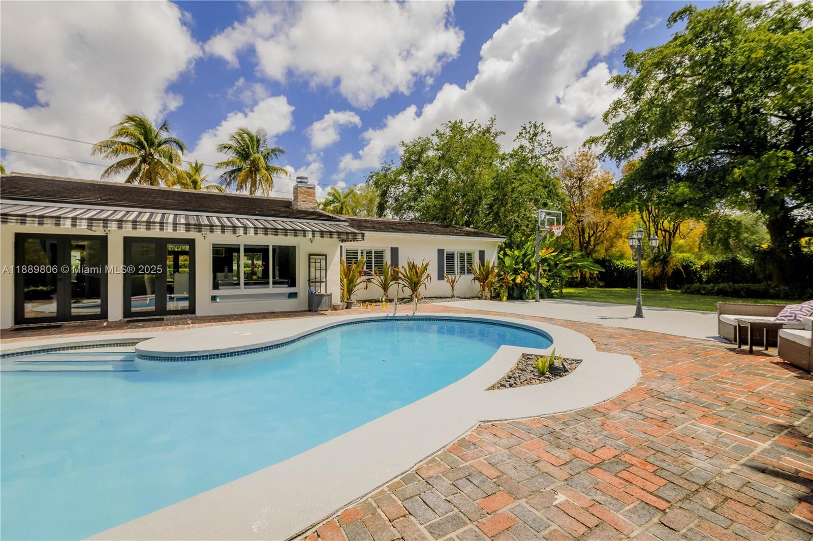 8500 SW 70th St Miami, FL 33143