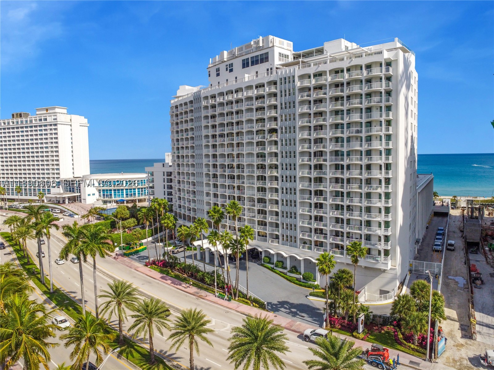 5401 Collins Ave #819