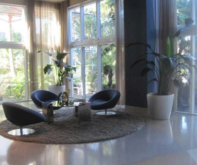 image Akoya1