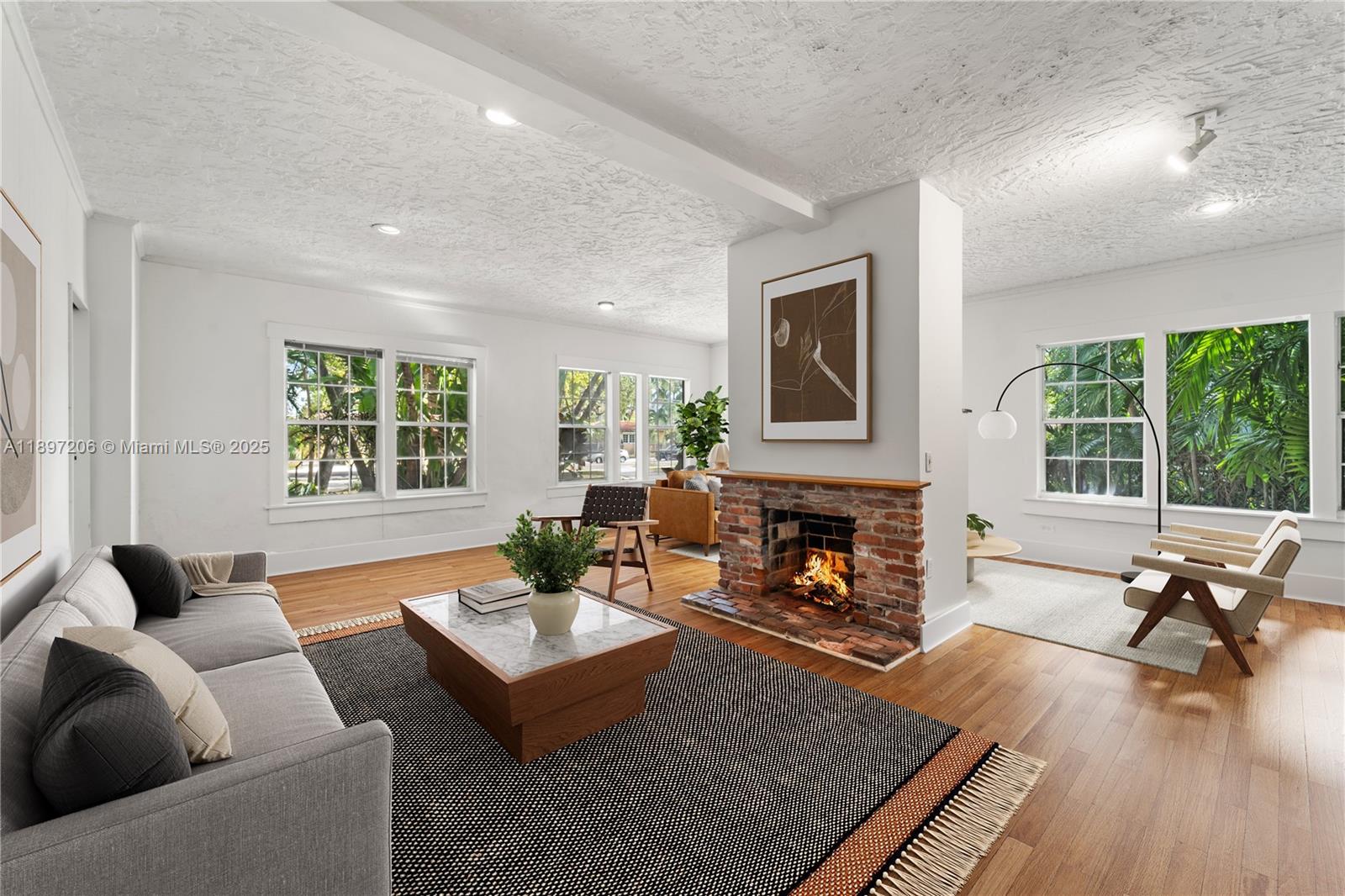 752 NW 7th St Rd Miami, FL 33136