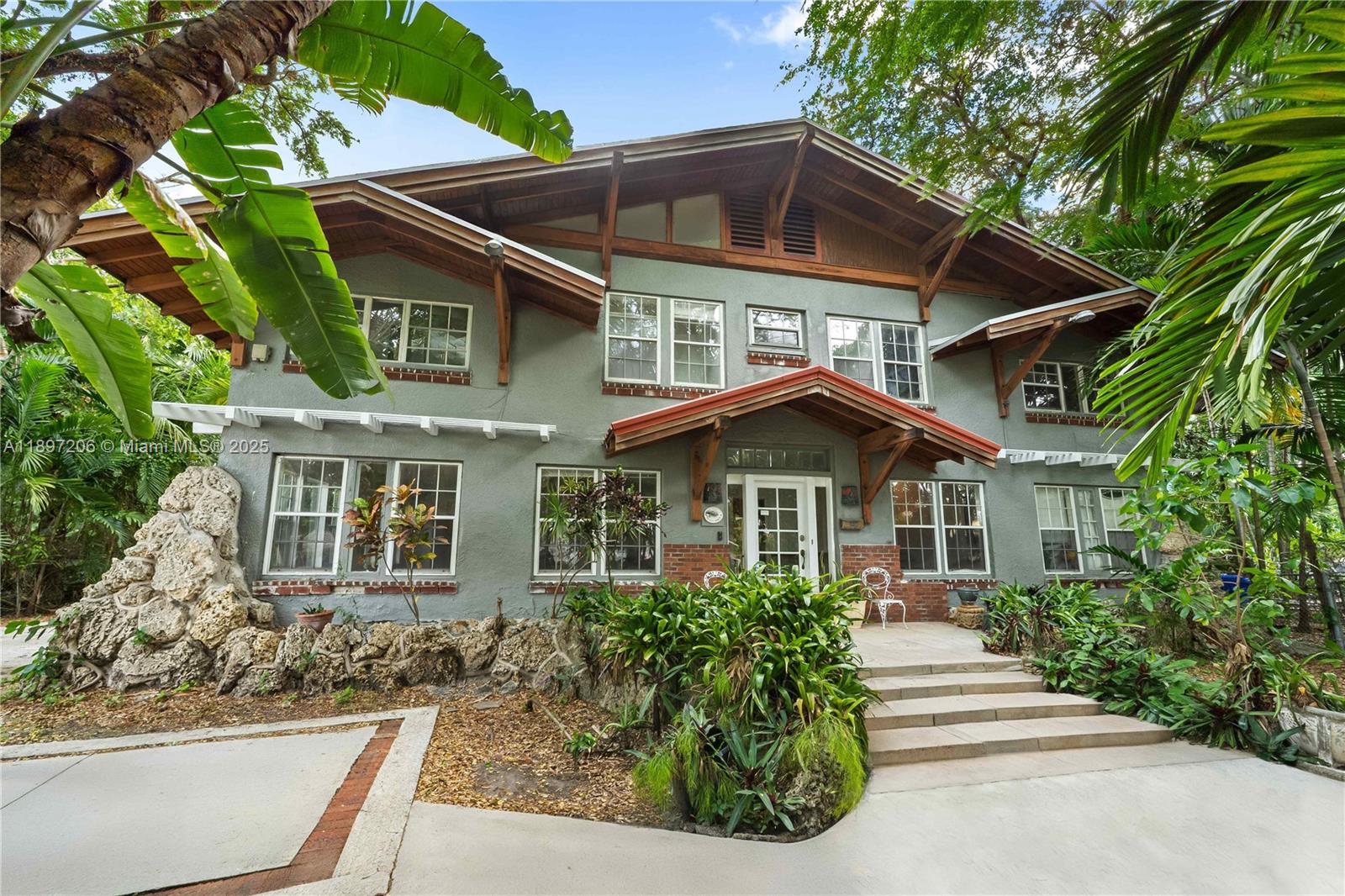 752 NW 7th St Rd Miami, FL 33136