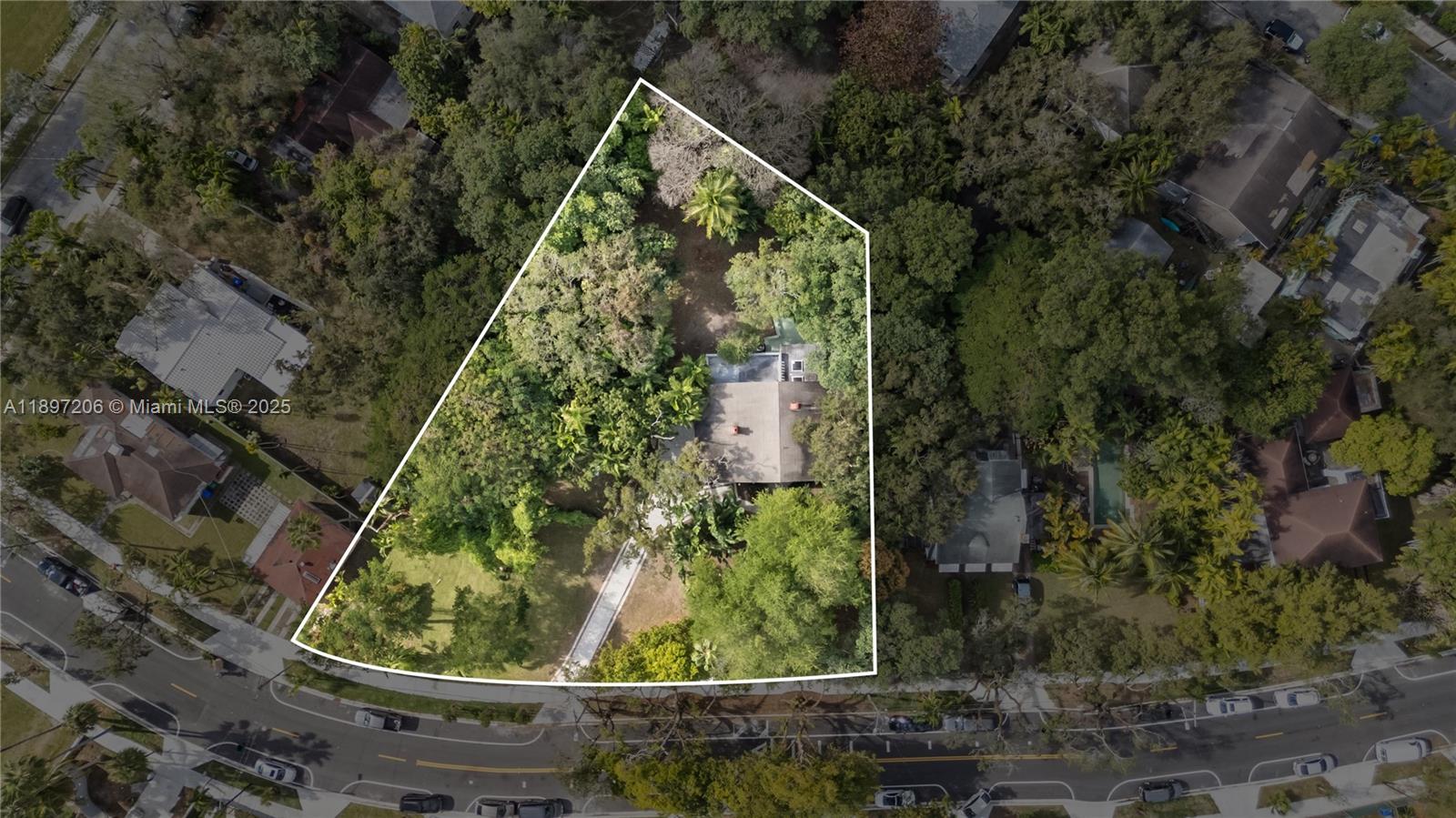 752 NW 7th St Rd Miami, FL 33136