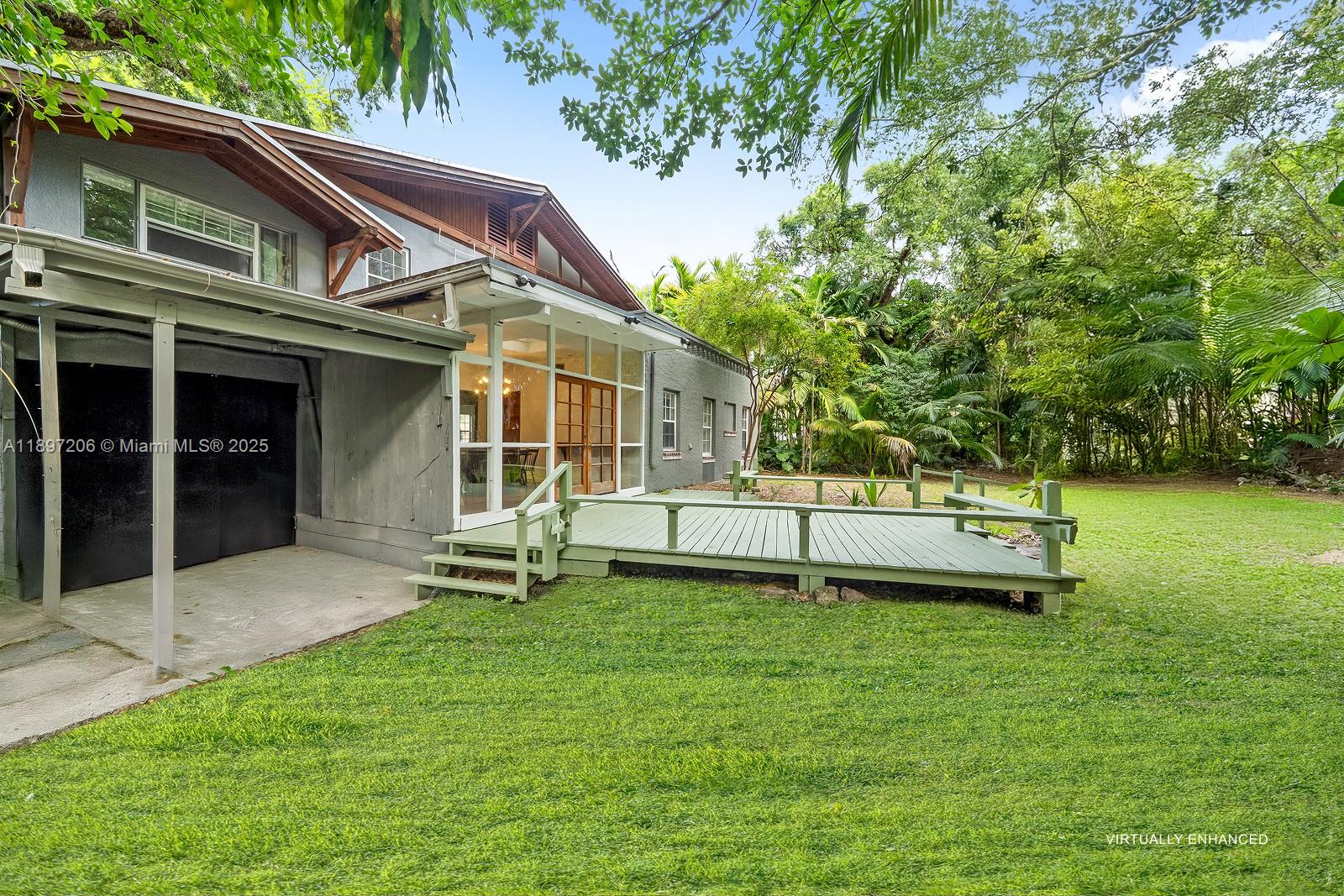 752 NW 7th St Rd Miami, FL 33136