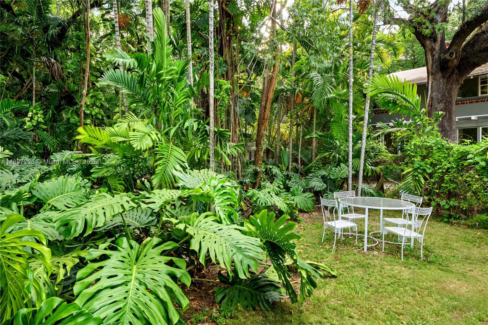 752 NW 7th St Rd Miami, FL 33136